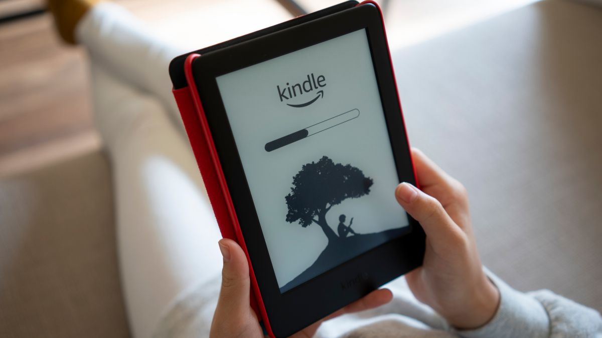 Close-up of a Kindle Kids Edition in girl's hands, with progress bar on display