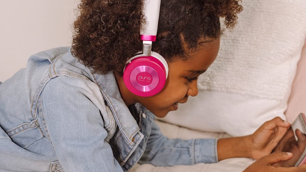 Child playing games with Puro JuniorJams on