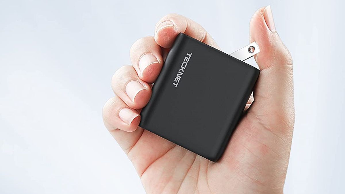 Person holding TECKNET charger