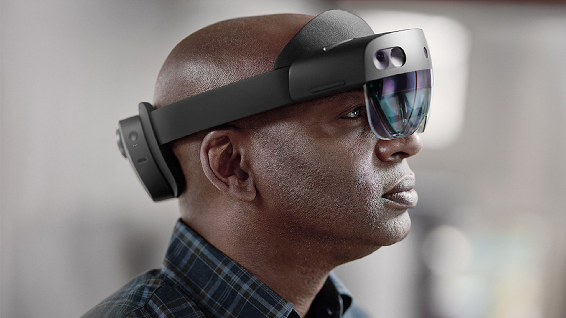 Microsoft May Abandon Its HoloLens Headset Despite Metaverse Push