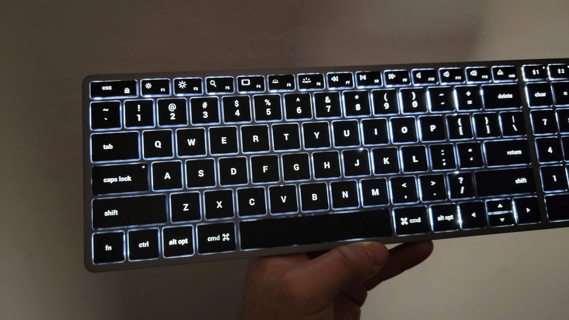Satechi keyboard backlit kets