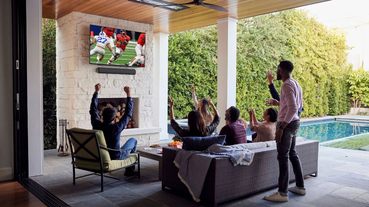 Friends watched a footbal game on a Vizio V585-J01 Smart TV
