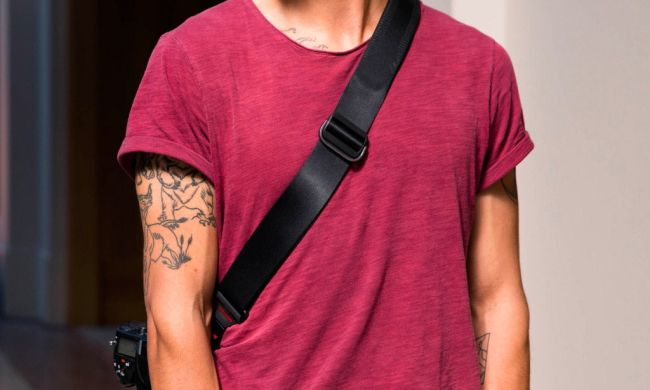 Person using Peak Design slide strap