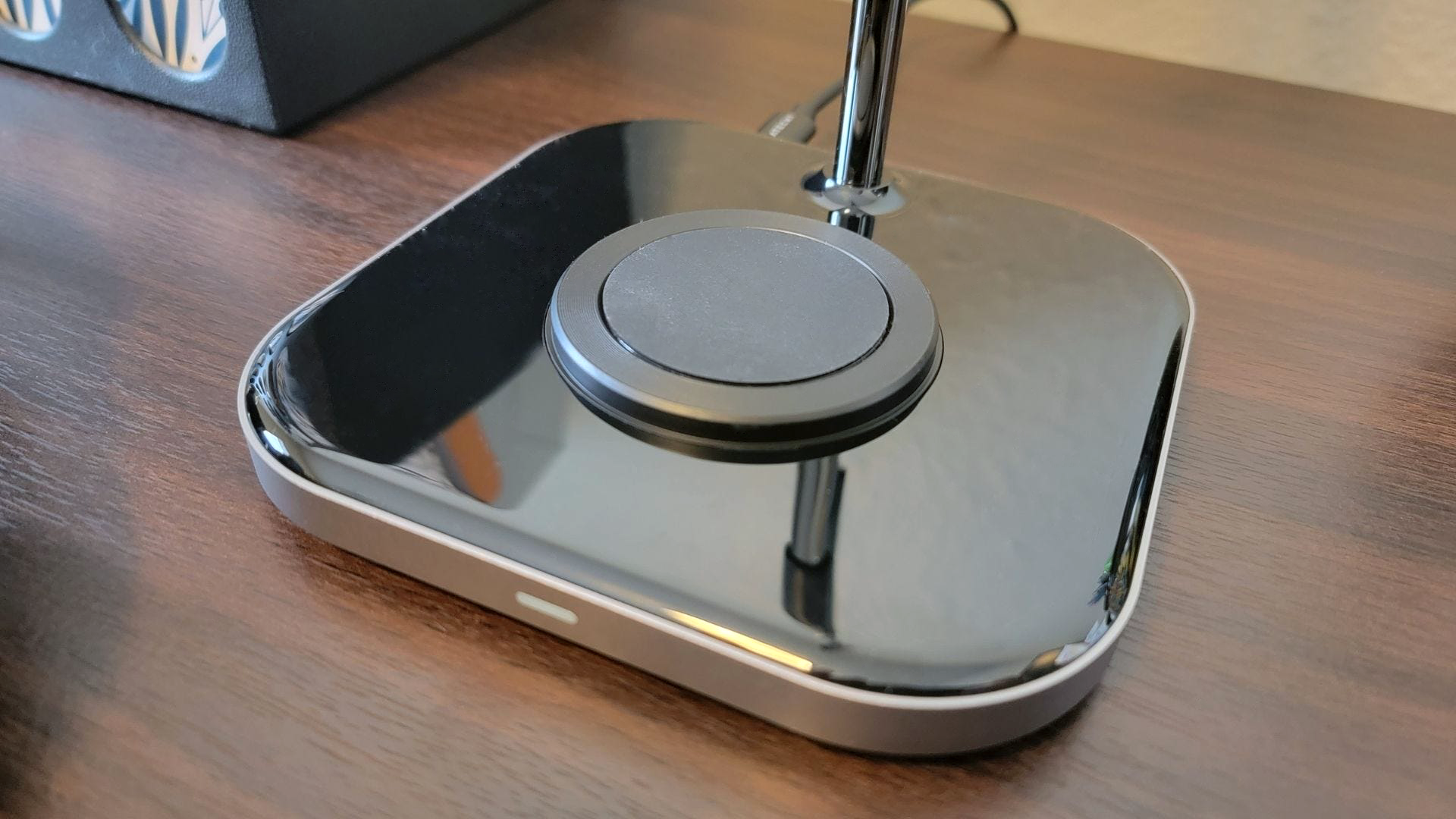 close up of the all black wireless charging part of satechi's two in one wireless charging stand