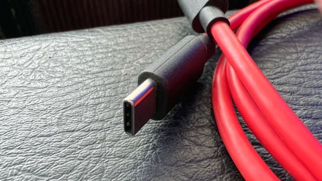 USB-C cable capable of fast charging