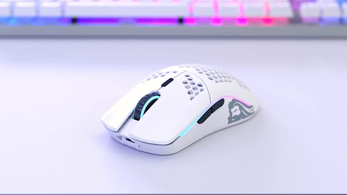 GMMV mouse on desk