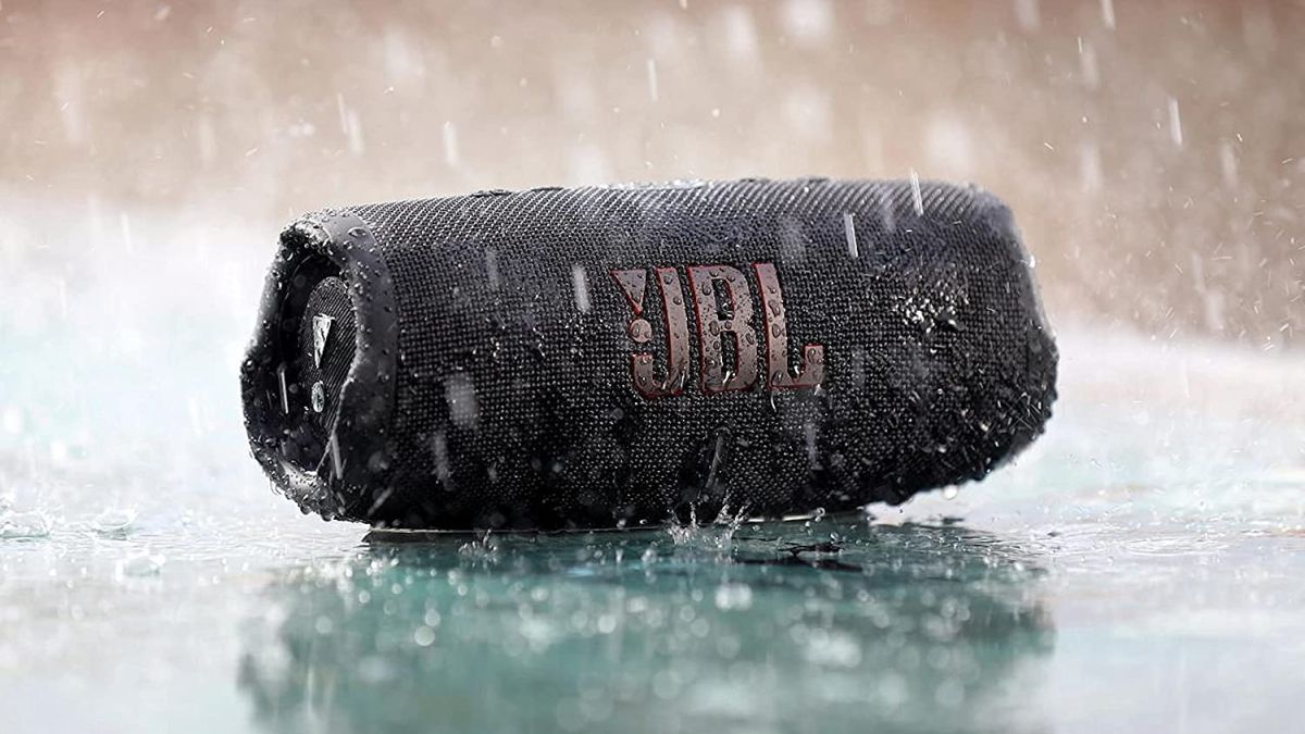 JBL Charge 5 in the rain