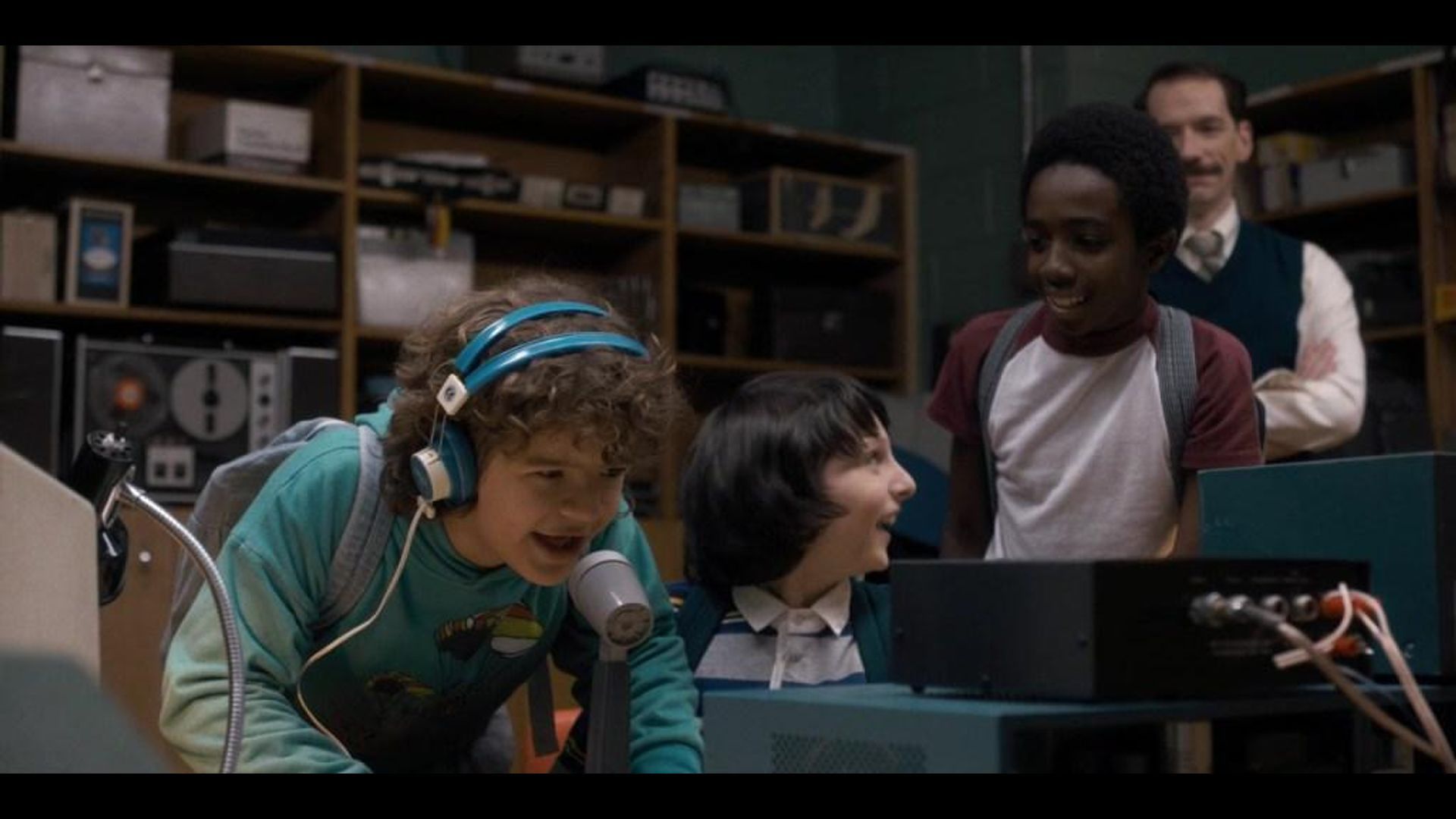 Back in season one, the Stranger Things kids used a Heathkit ham radio in the audiovisual (AV) club room to contact Will in the Upside Down with Eleven's help.