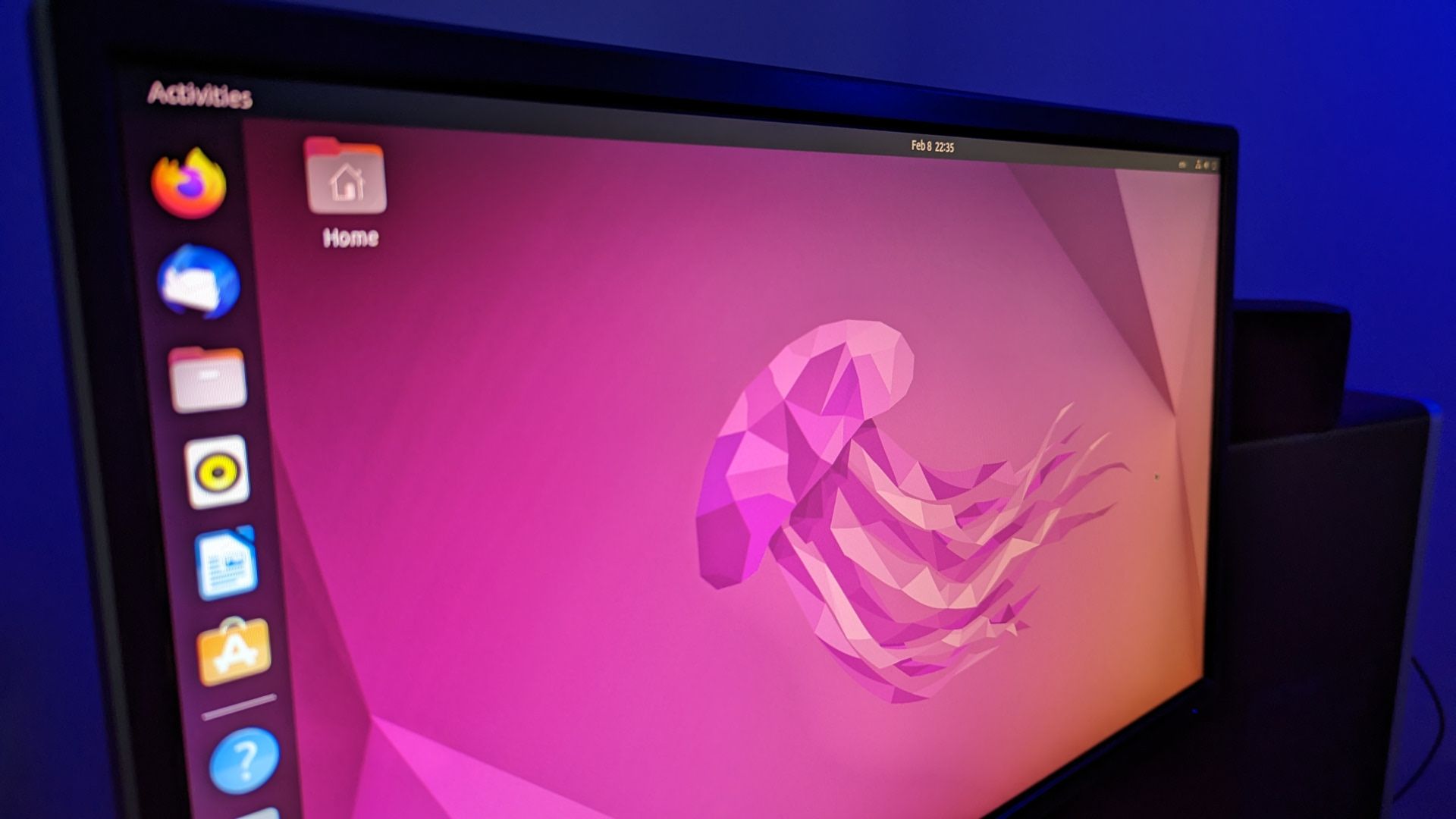 A computer monitor display the Ubuntu 22.04 desktop.