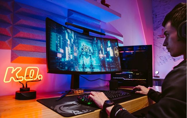MSI 1000R monitor