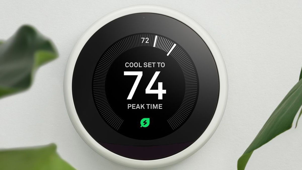 A Nest Learning Thermostat showing the peak-time energy saving feature.