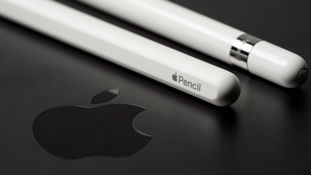 Closeup of an Apple Pencil on an top of an iPad, with the Apple logo visible.