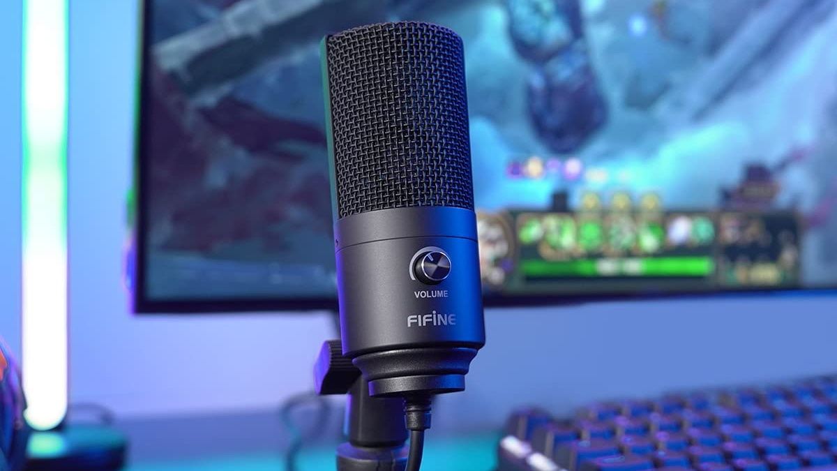 FIFINE microphone being used during streaming