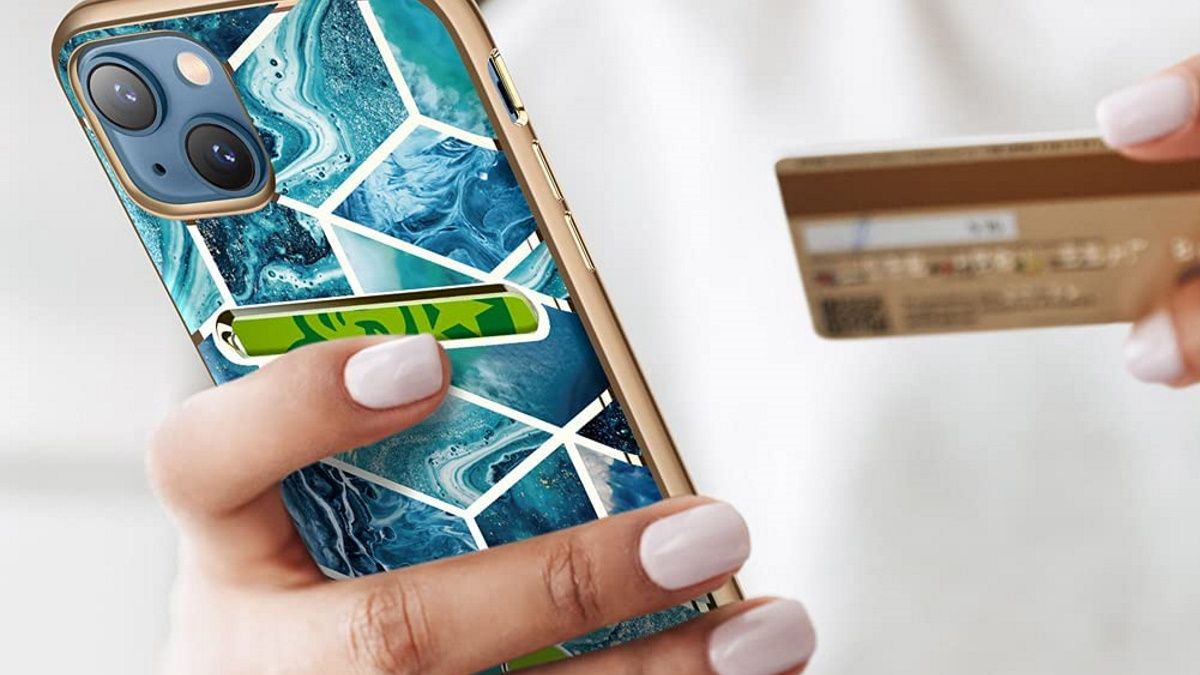 i-Blason Cosmo Wallet Case being used