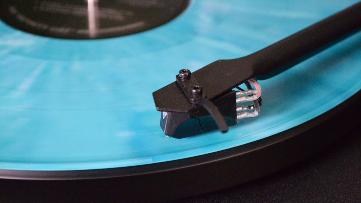 Victrola VPC190 stylus on record