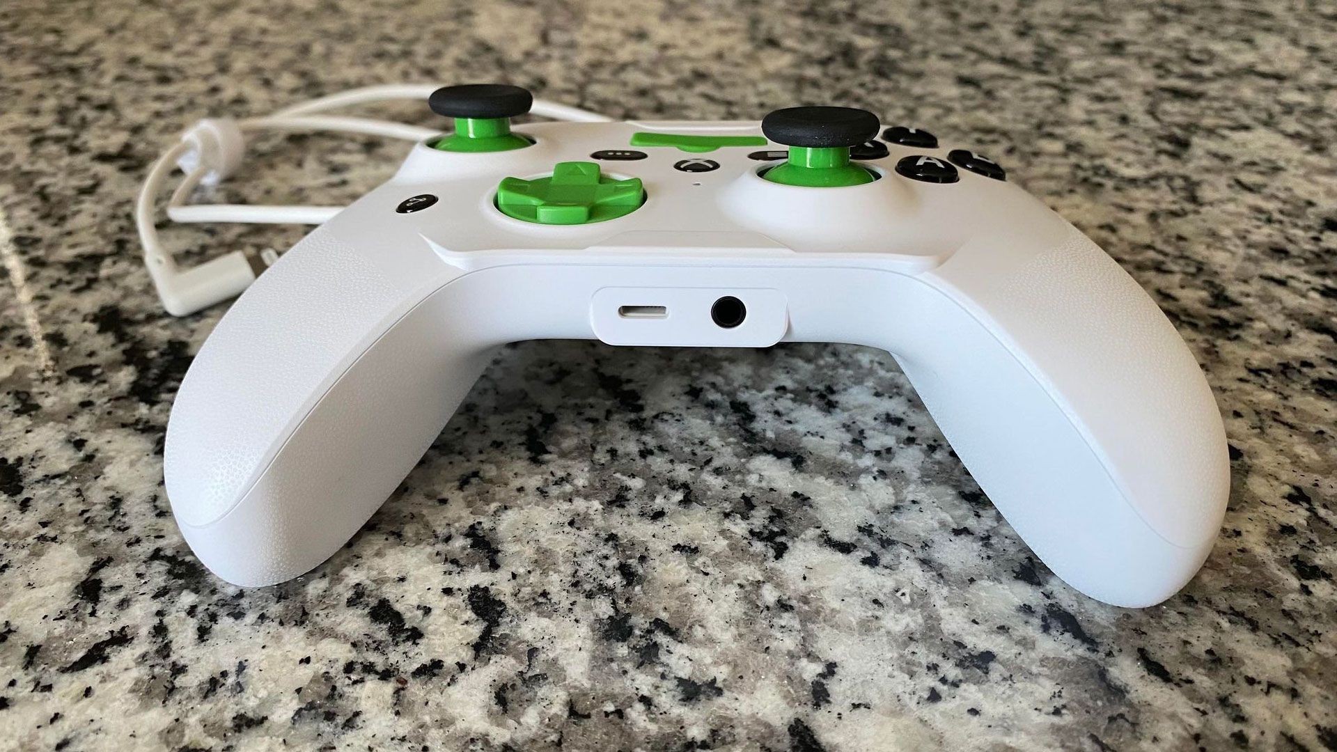 RiotPWR Xbox Cloud Gaming Controller (iOS) Review A Clunky Design Is
