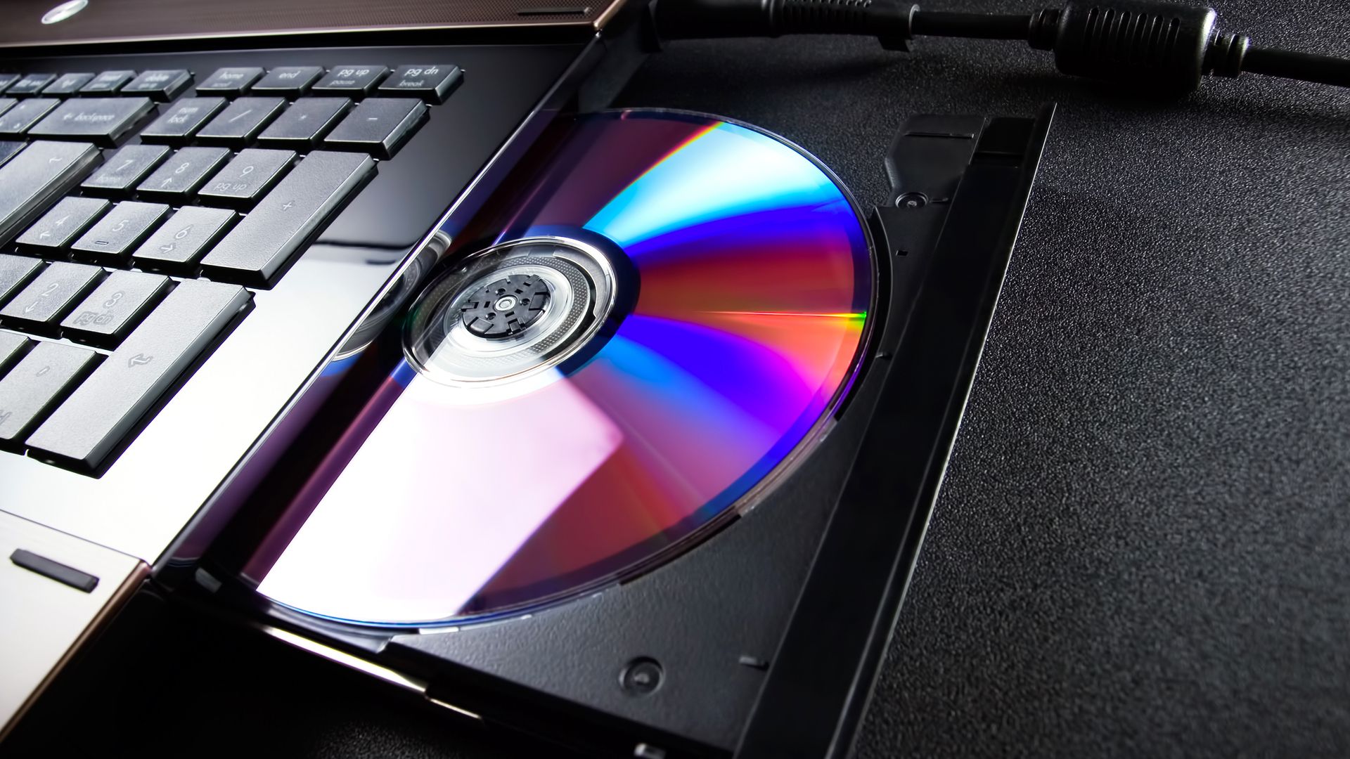 4 любые видео. Laptop DVD. Фото дисковода с виндовс.