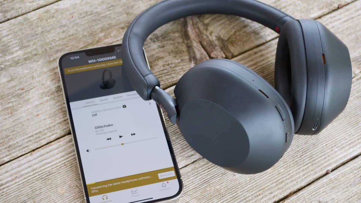 Sony WH-1000XM5 with Sony Headphones Connect app