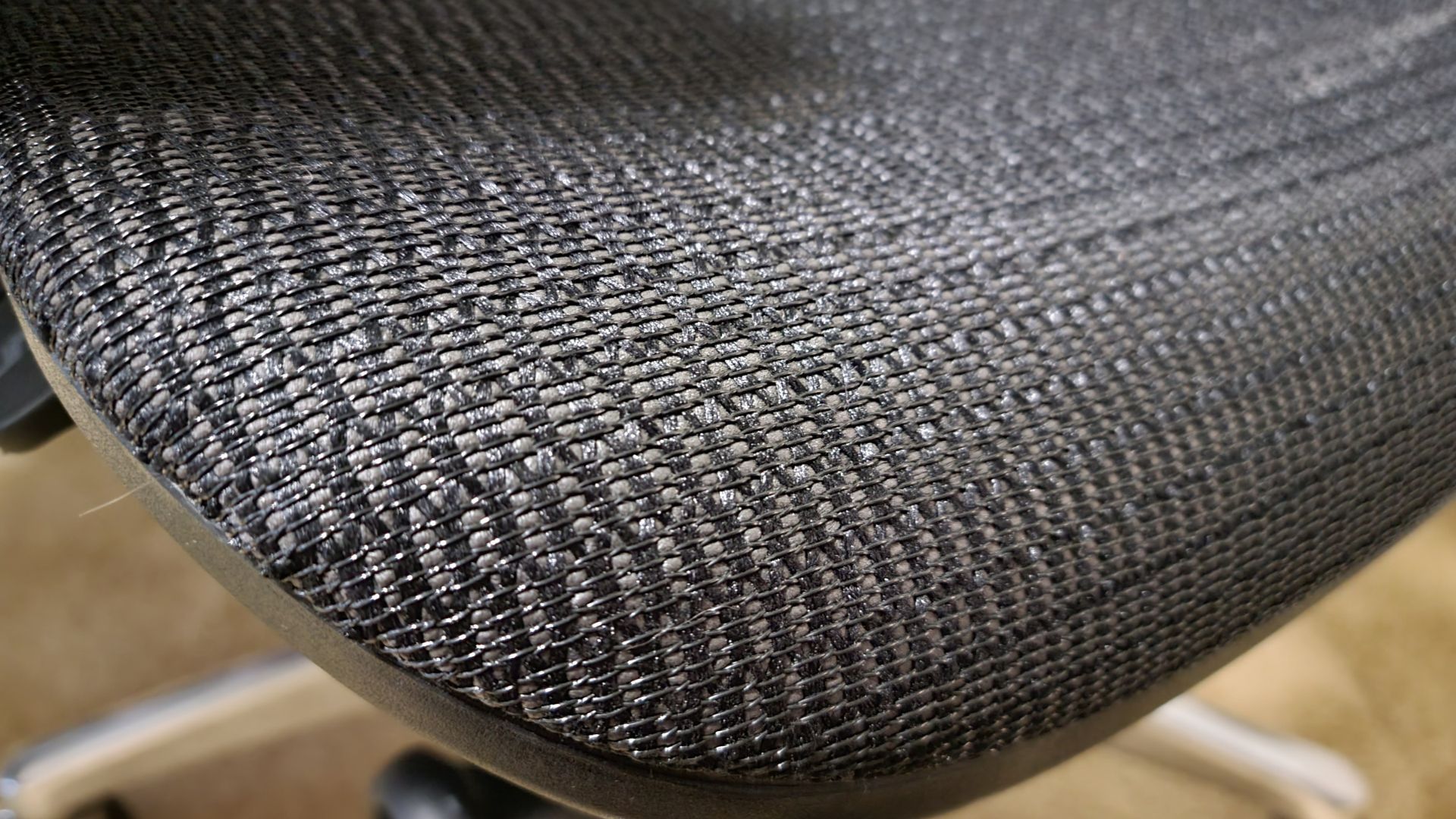 close-up of OdinLake Ergo Plus 743 ergonomic chair mesh seat