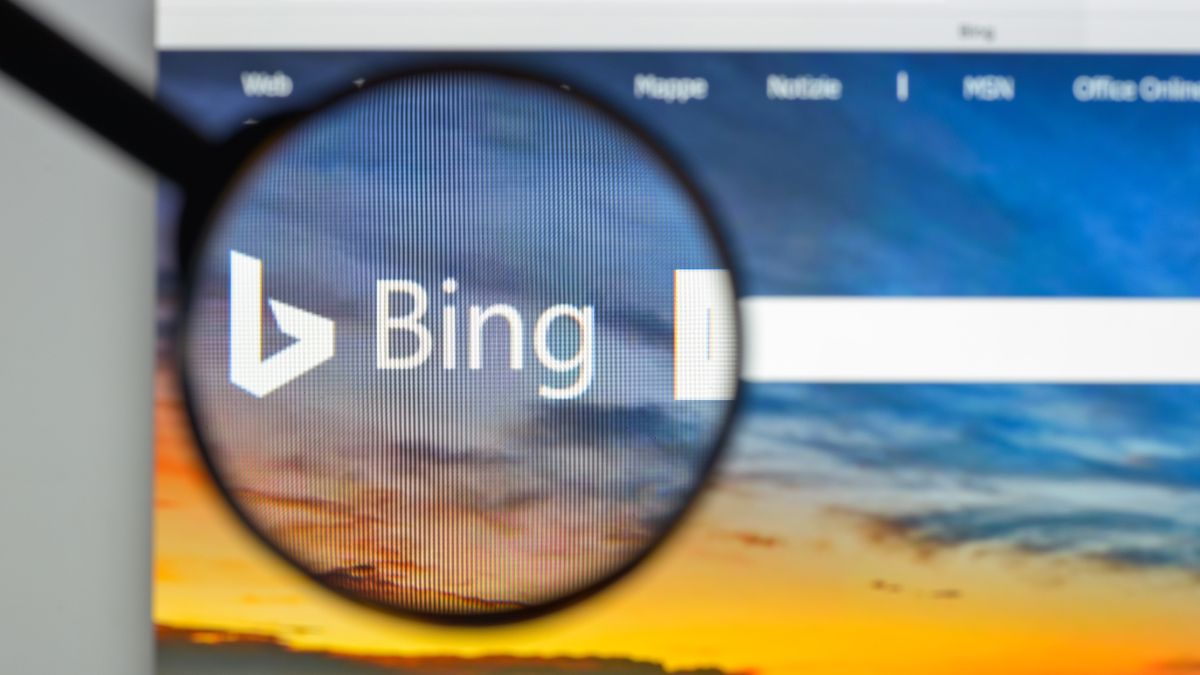 A magnifying glass hovering over the word Bing inside the search engine