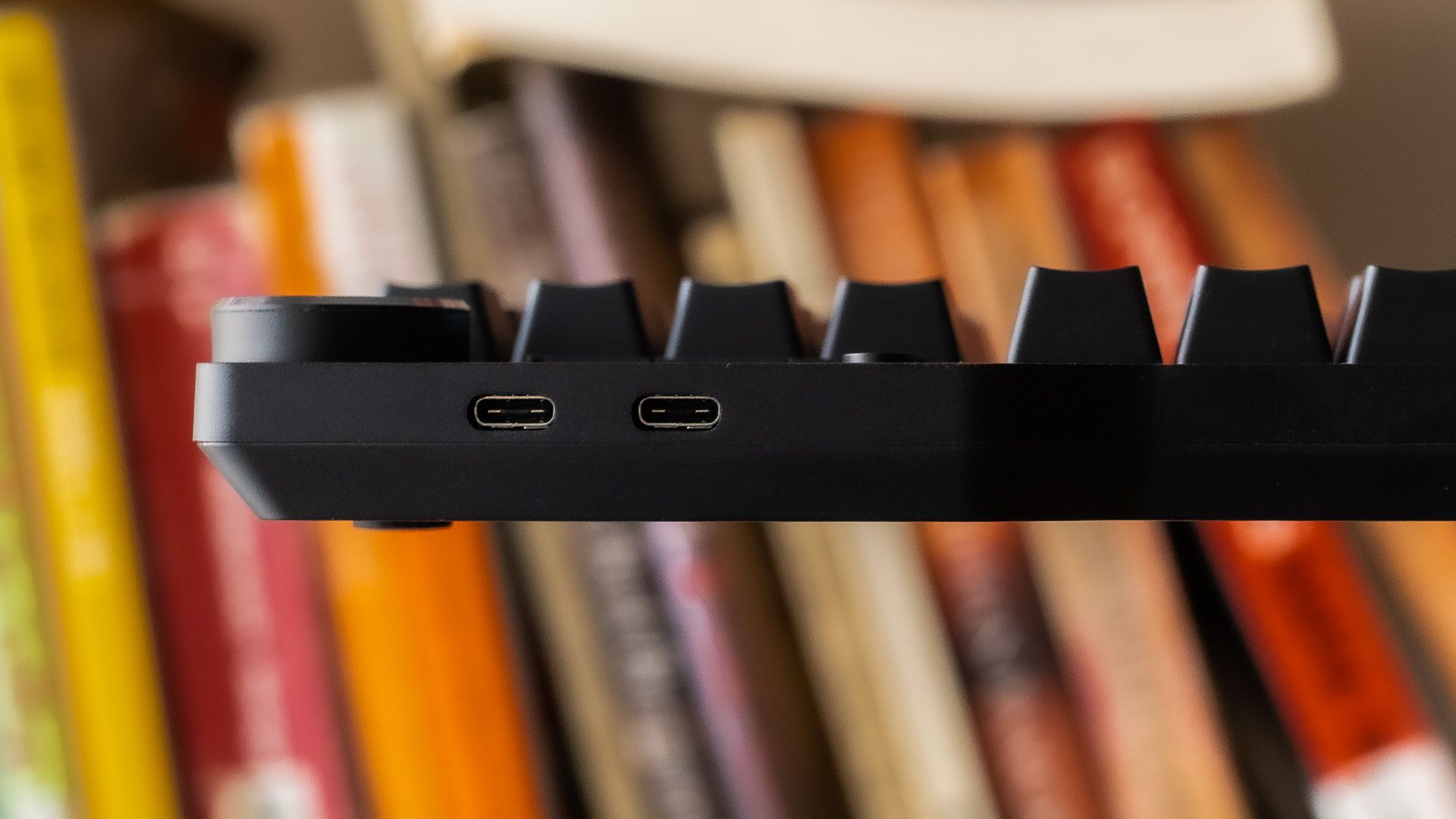 Das Keyboard 6 Professional close up of rear USB-C ports