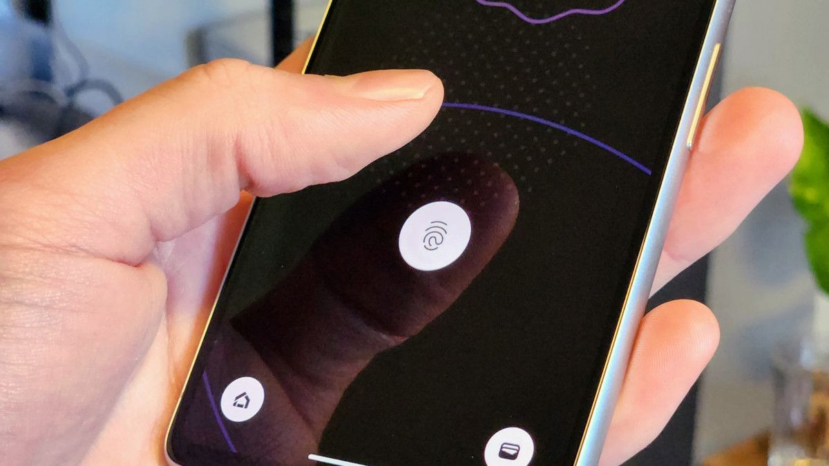 Google Pixel 7 fingerprint scanner.