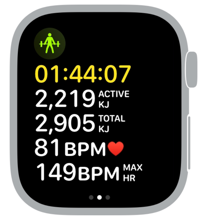 Apple Watch workout view in mirroring mode