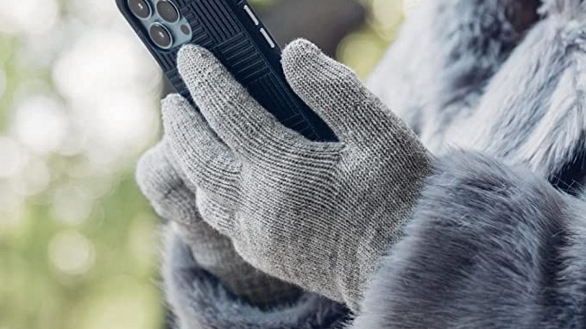 person using Moshi Digits gloves