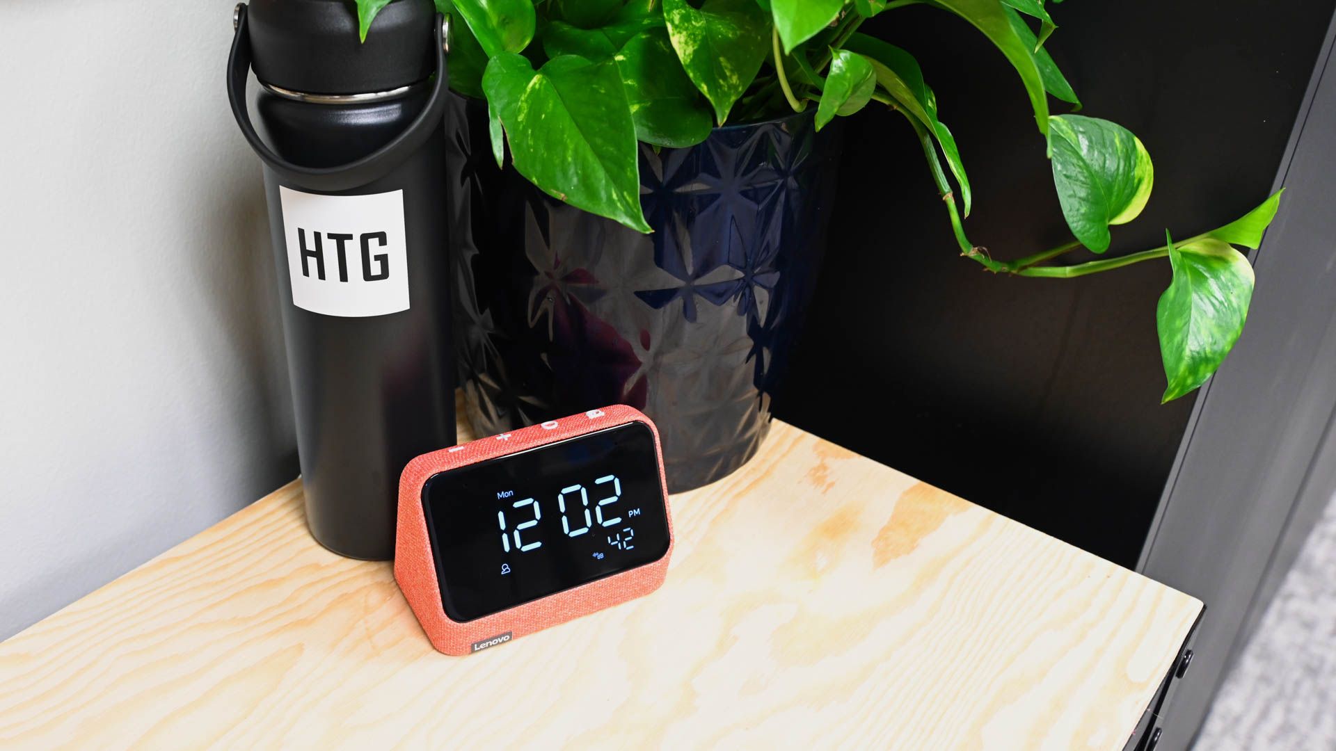 Lenovo Smart Clock Essential With Alexa's screen displaying the time