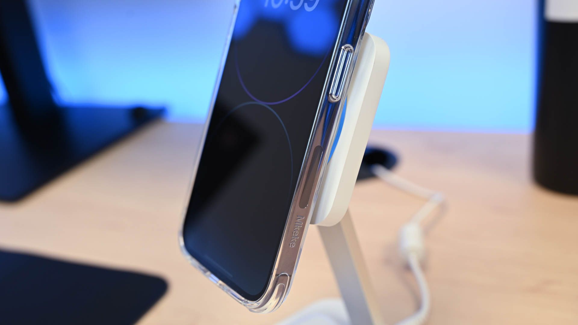 ESR HaloLock 2-in-1 Wireless Charger with CryoBoost blue light for iPhone