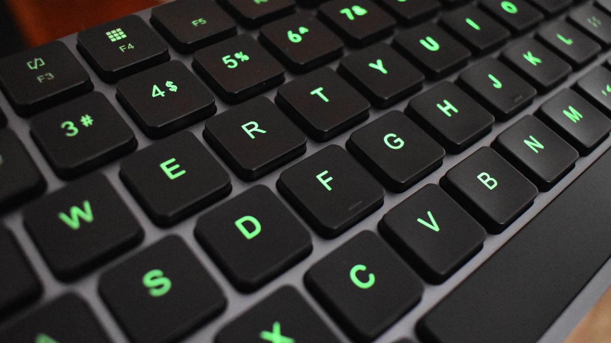 Closeup of the Vissles LP85 keyboard with a green backlight