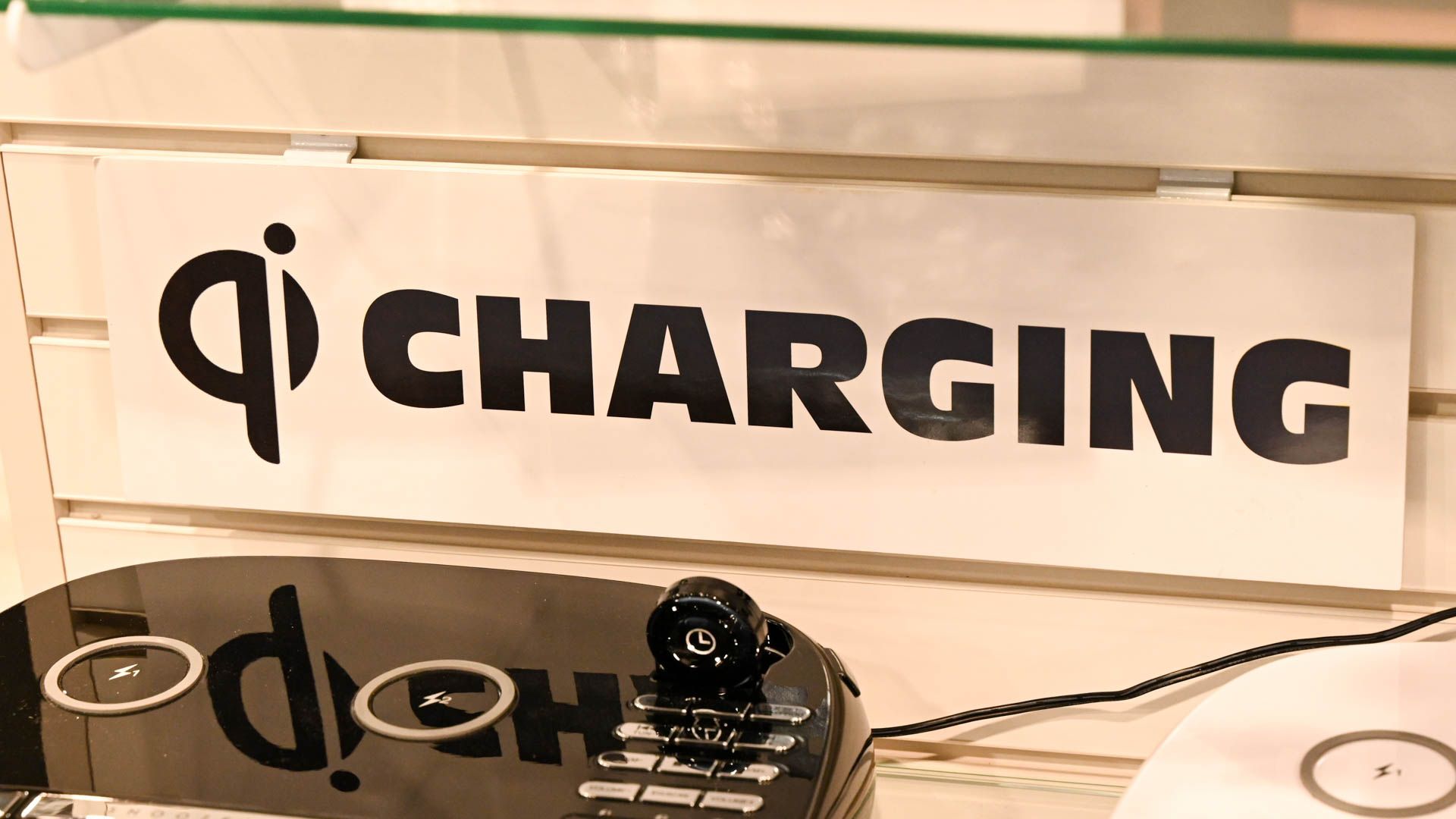 Qi2 charging sign at CES 2023