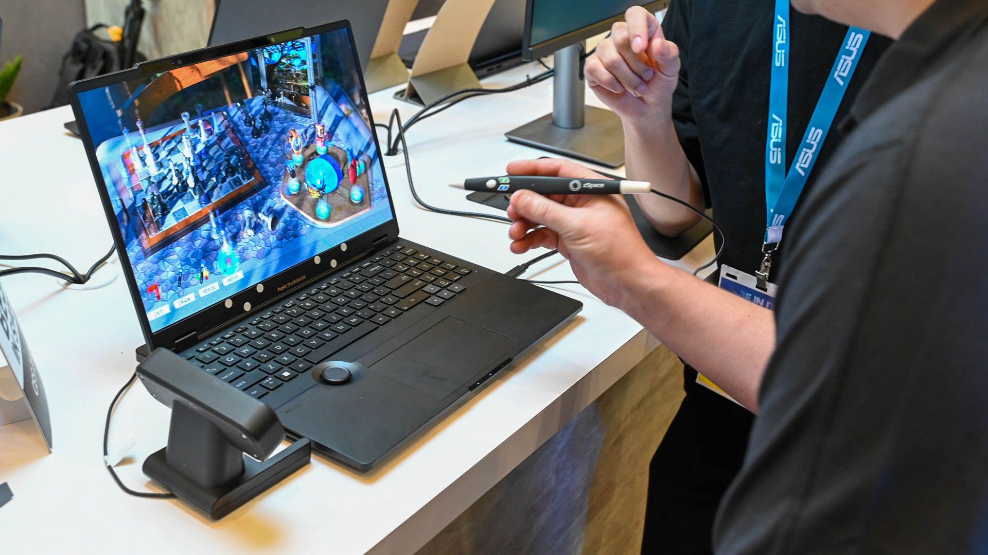 Person using 3D functionality on the Asus ProArt Studiobook 16 3D OLED at CES 2023