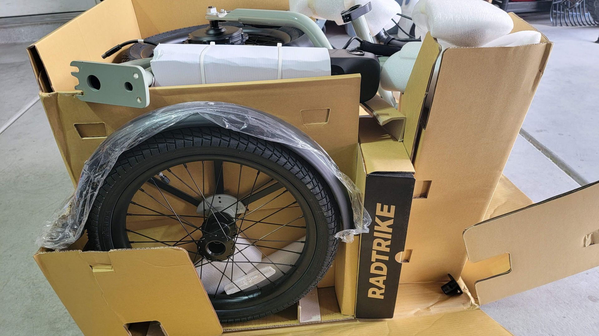 RadTrike ebike unboxing.