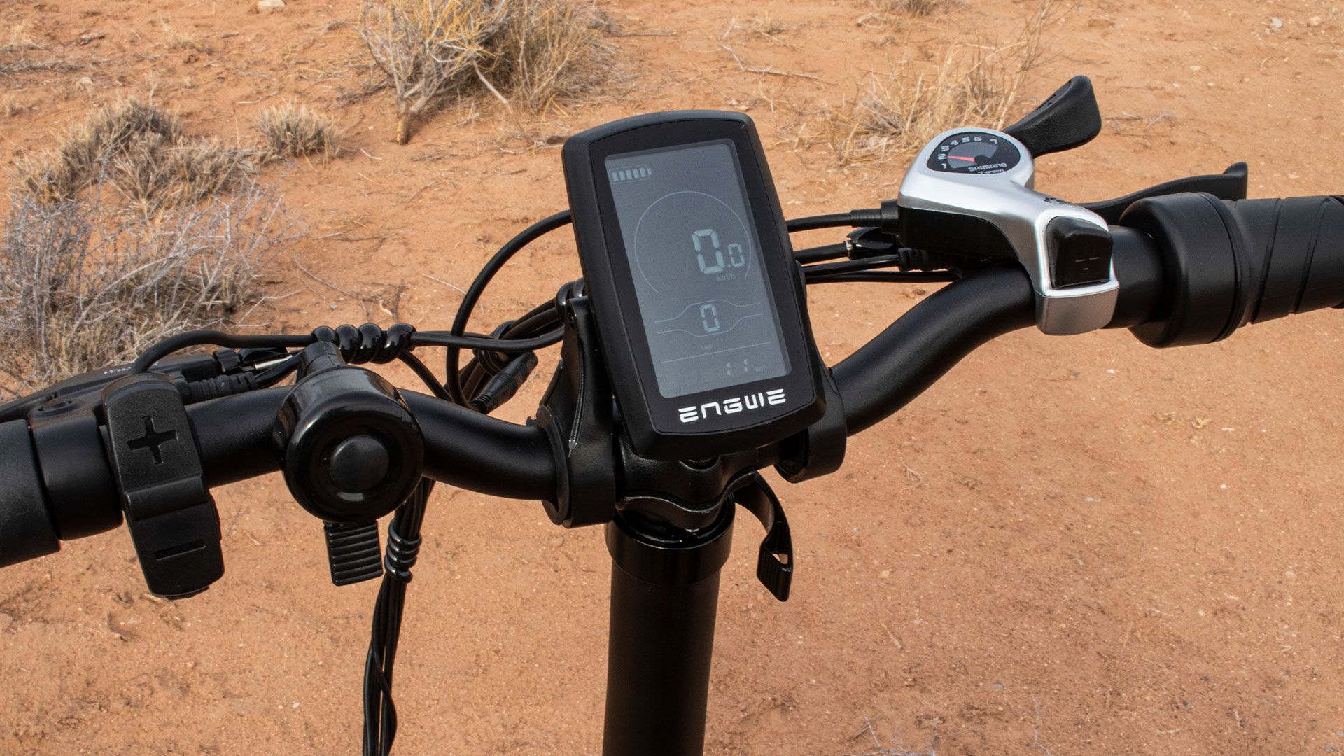 LCD Screen display reading 0 MPH on the ENGWE P-2 Pro Handlebar