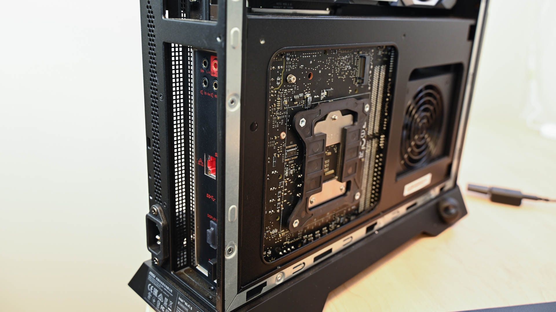 The motherboard in the MSI Trident