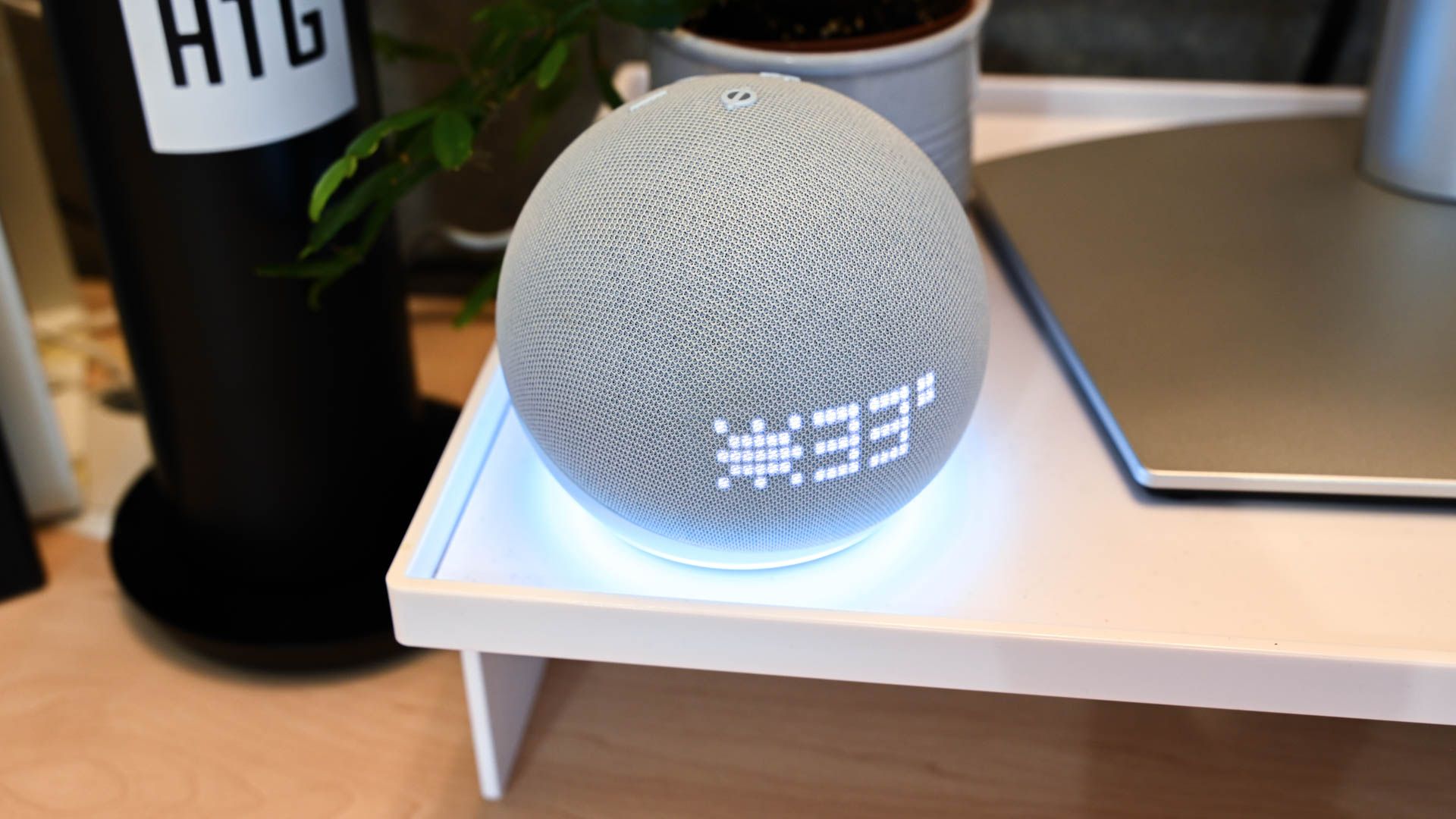the amazon echo dot 5th gen displaying the weather