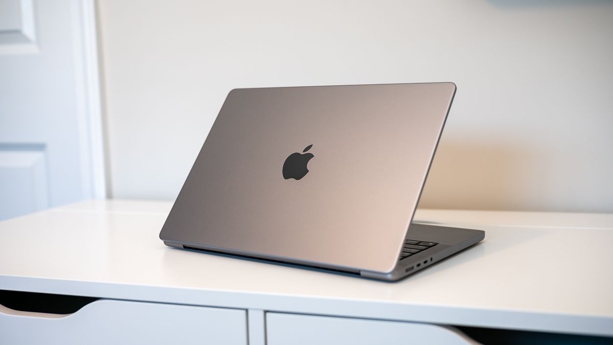 A 2021 MacBook Pro (14-inch) on a desk.
