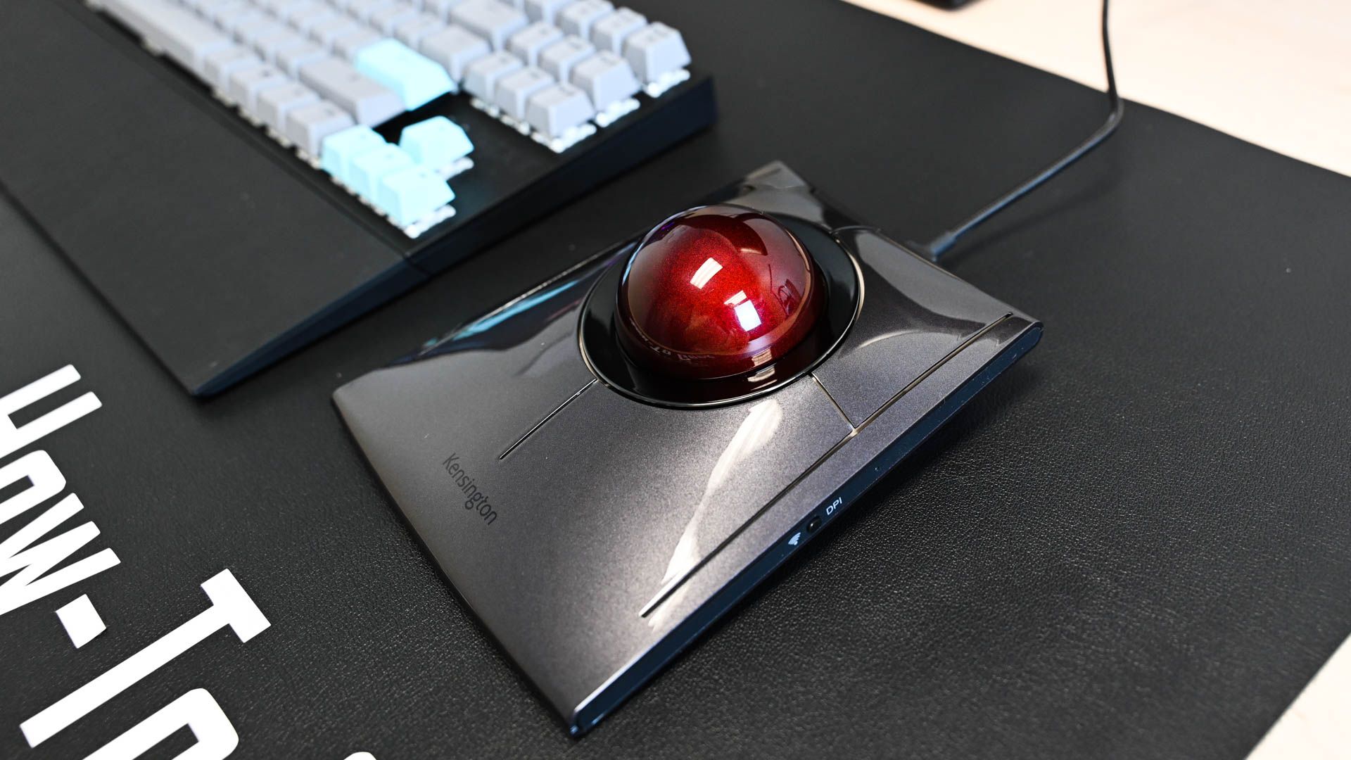 Kensington SlimBlade Pro Trackball using a wired connection