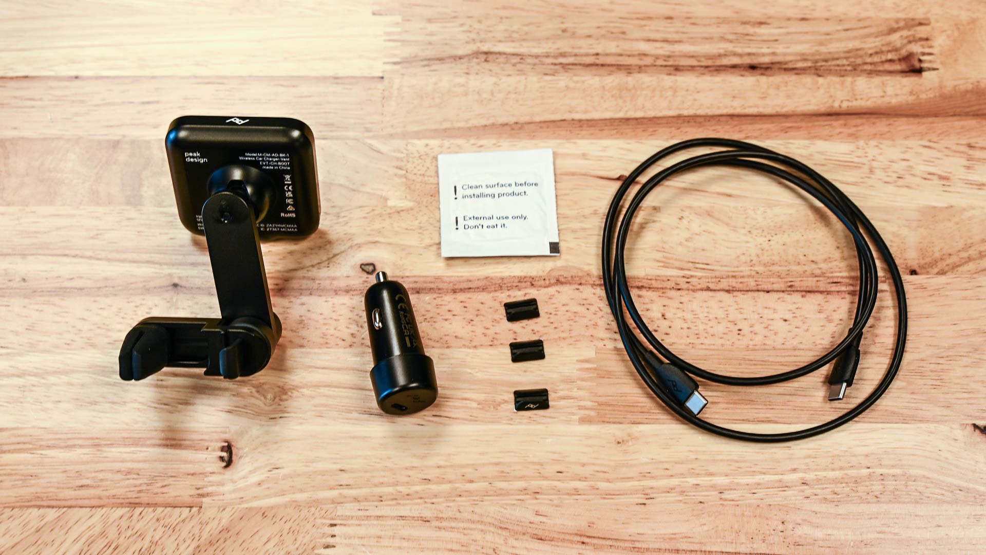 Peak Design Car vent mount box contents