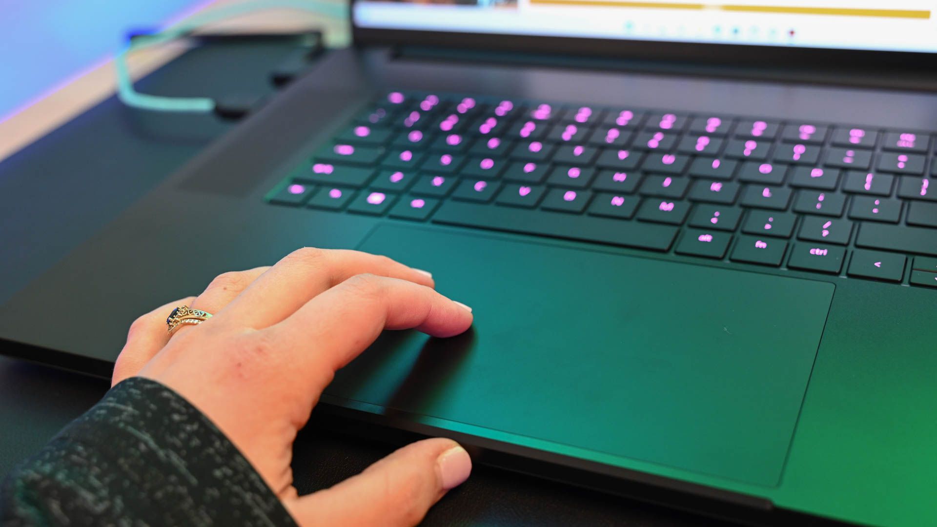 Person using the trackpad on the Razer Blade 18.