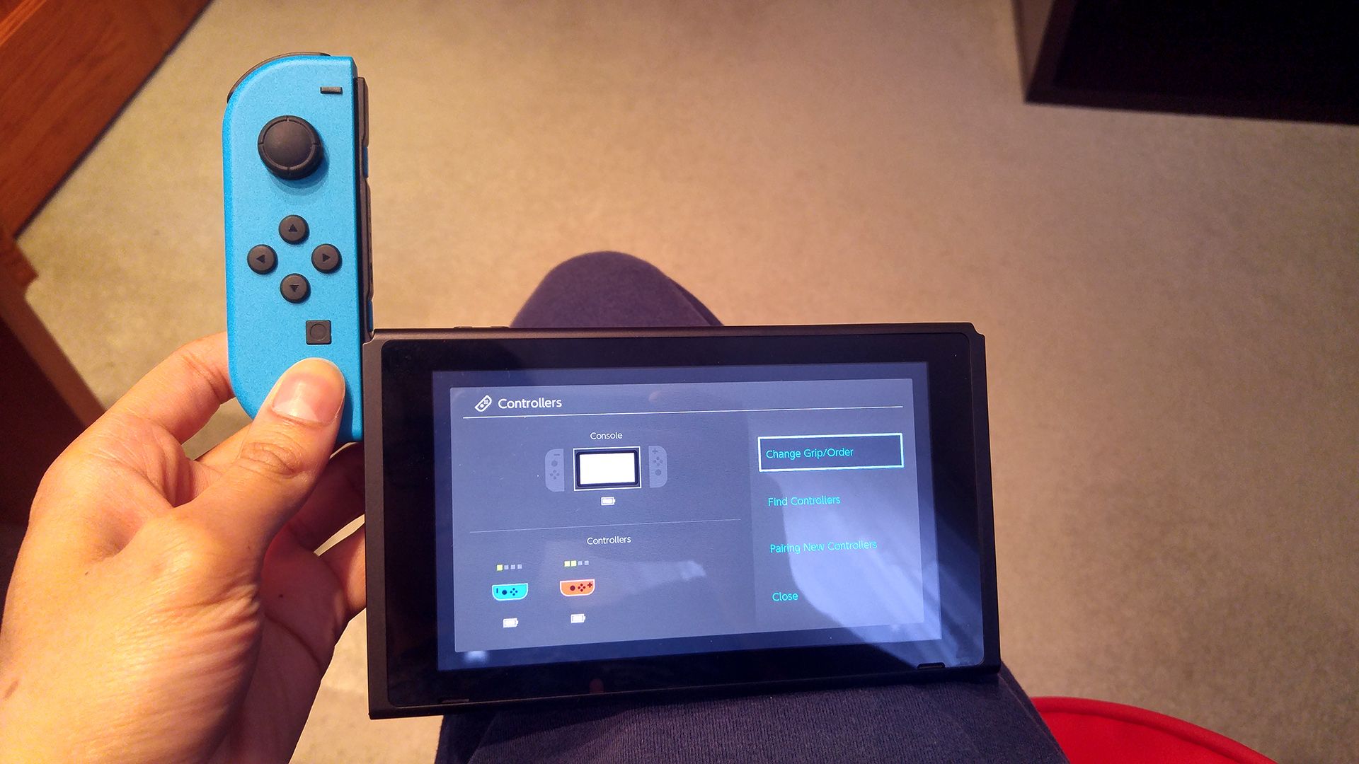 Sliding a left Joy-Con into the left side of a Nintendo Switch.