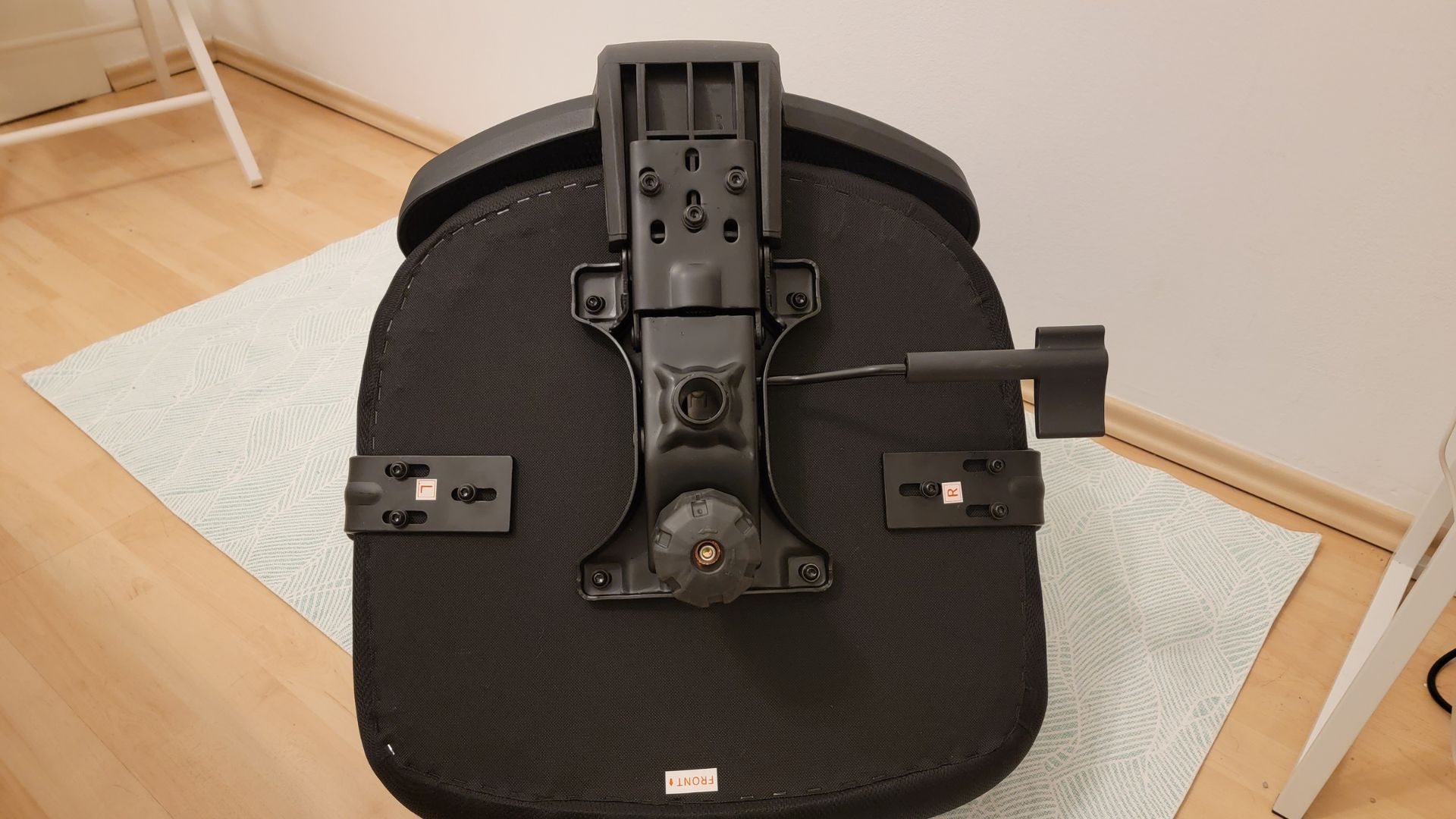 SIHOO M18 office chair underside showing the installation of the backrest to the hydraulic mechanism