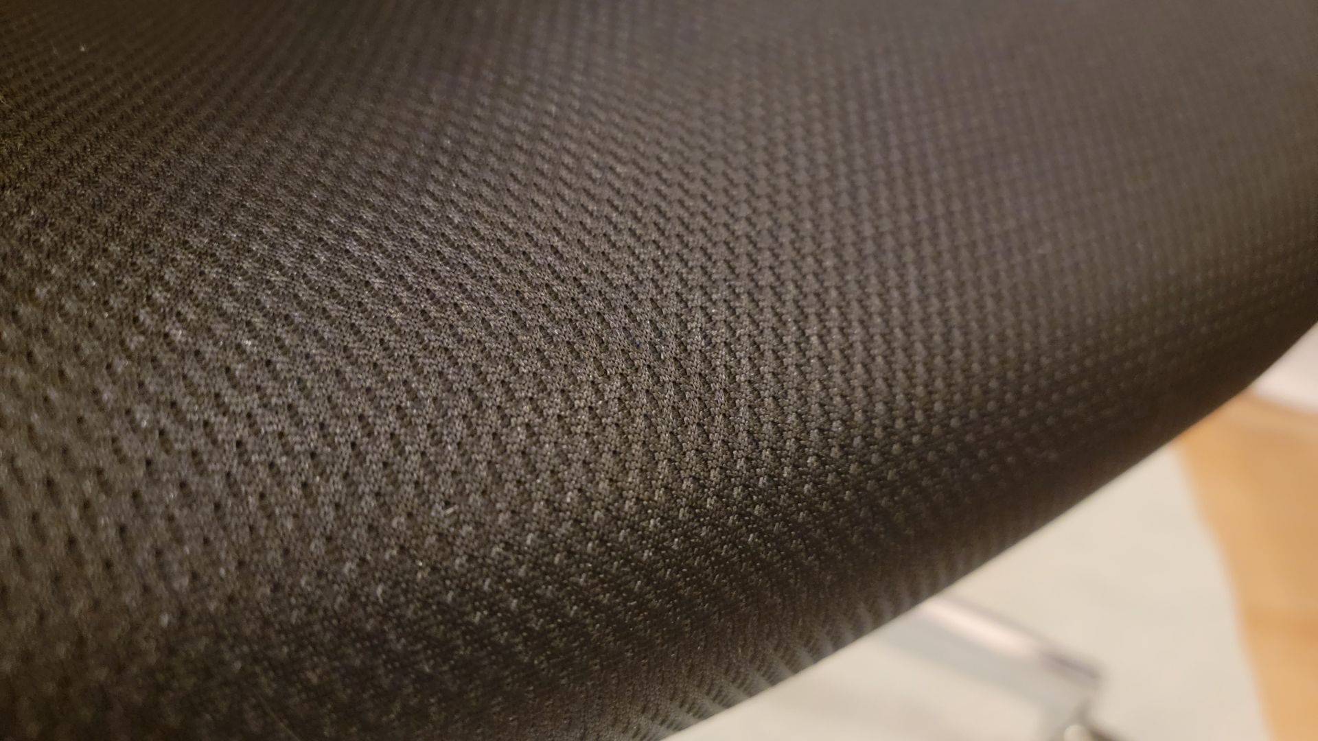 Closeup of the mesh seat of the SIHOO M18 office chair