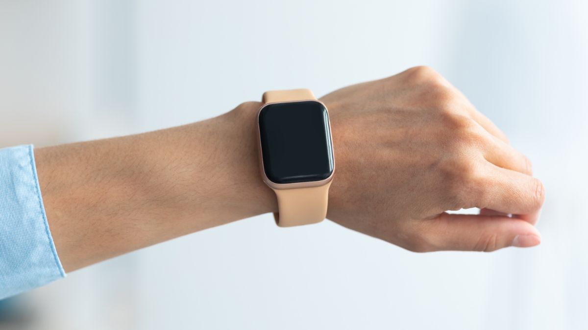 Person with a blank Apple Watch on their wrist