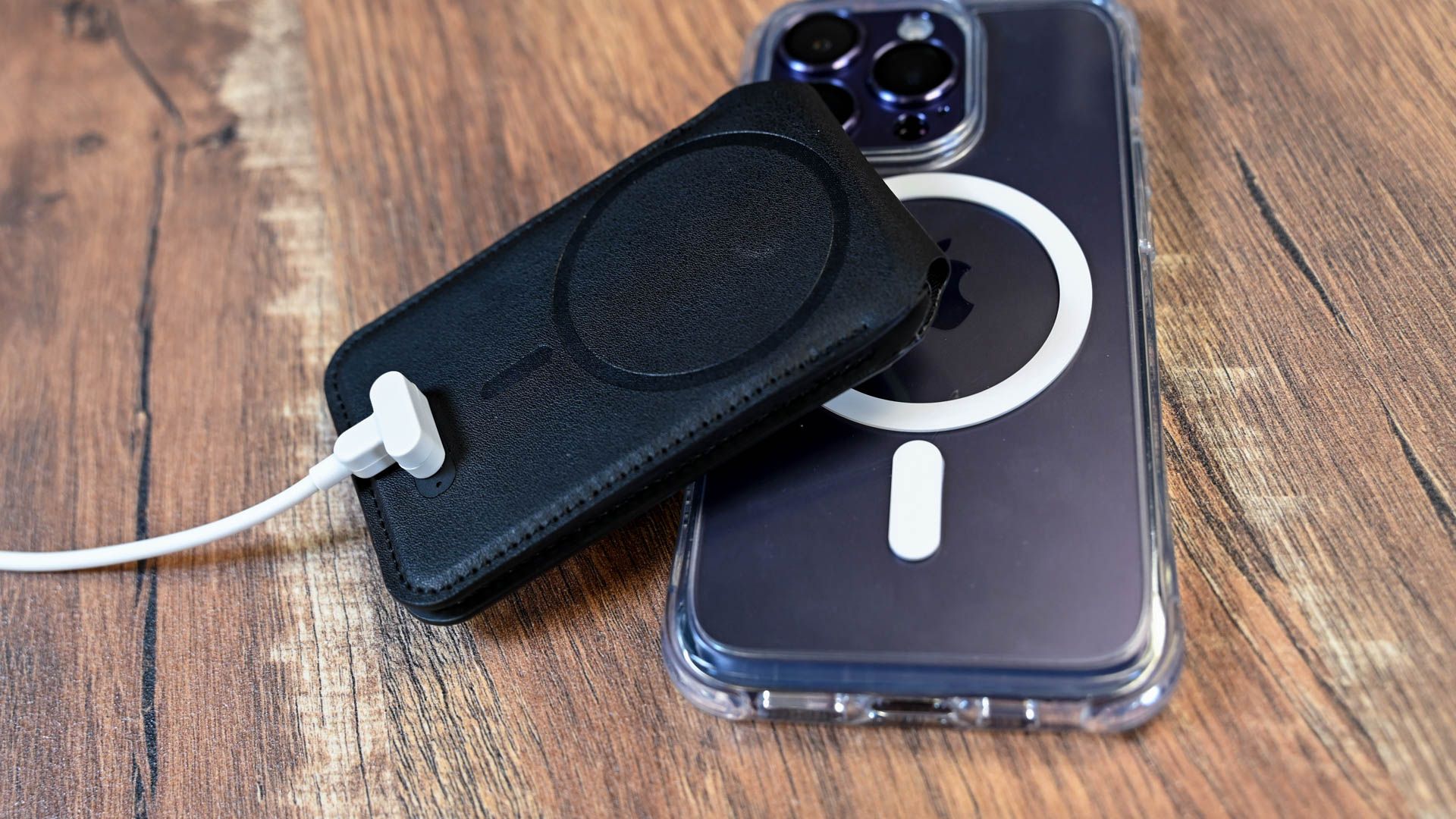 ESR HaloLock Geo Wallet Stand review: iPhone wallet you won't lose