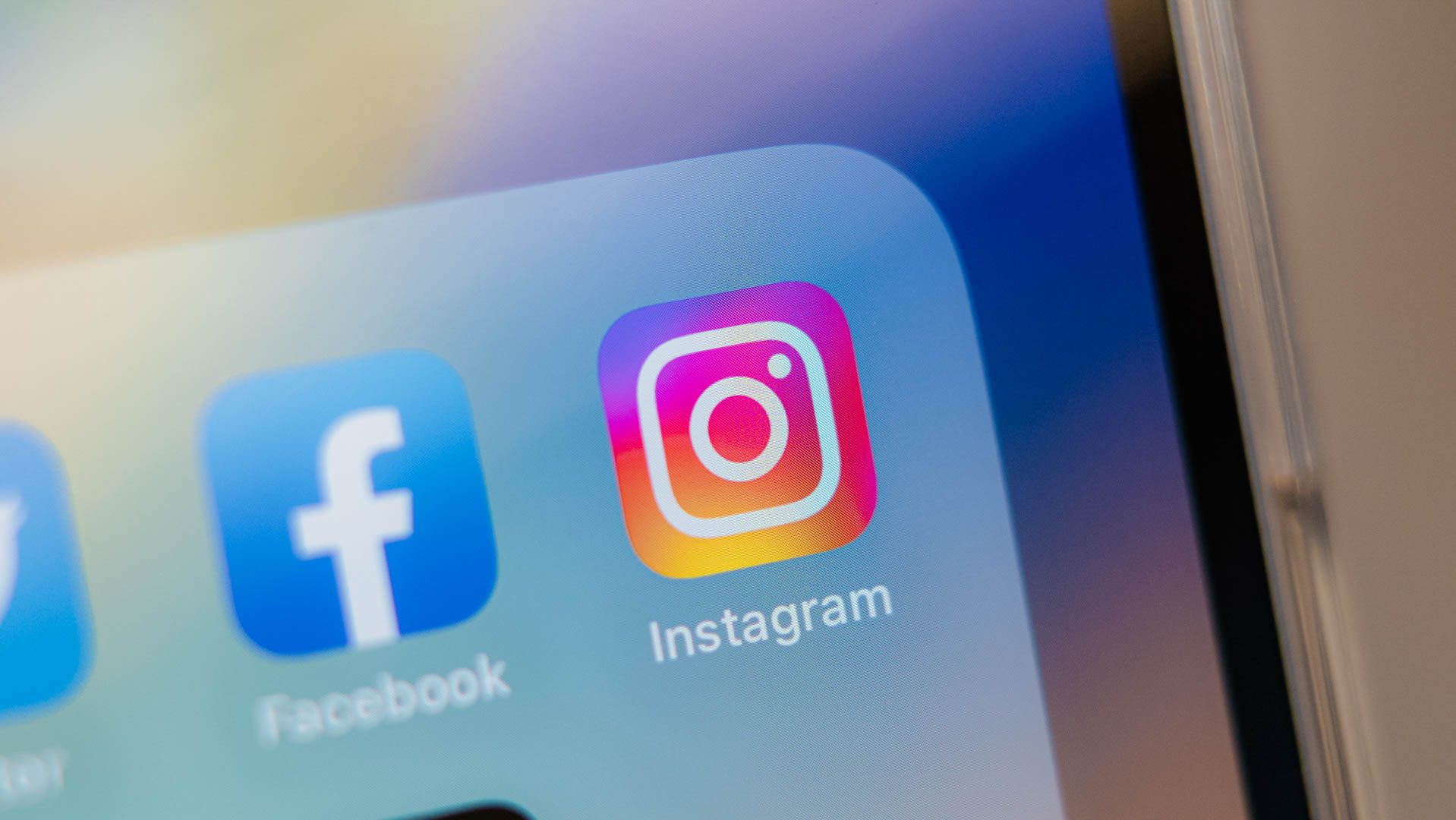 Instagram and other Social Media apps in an app folder.