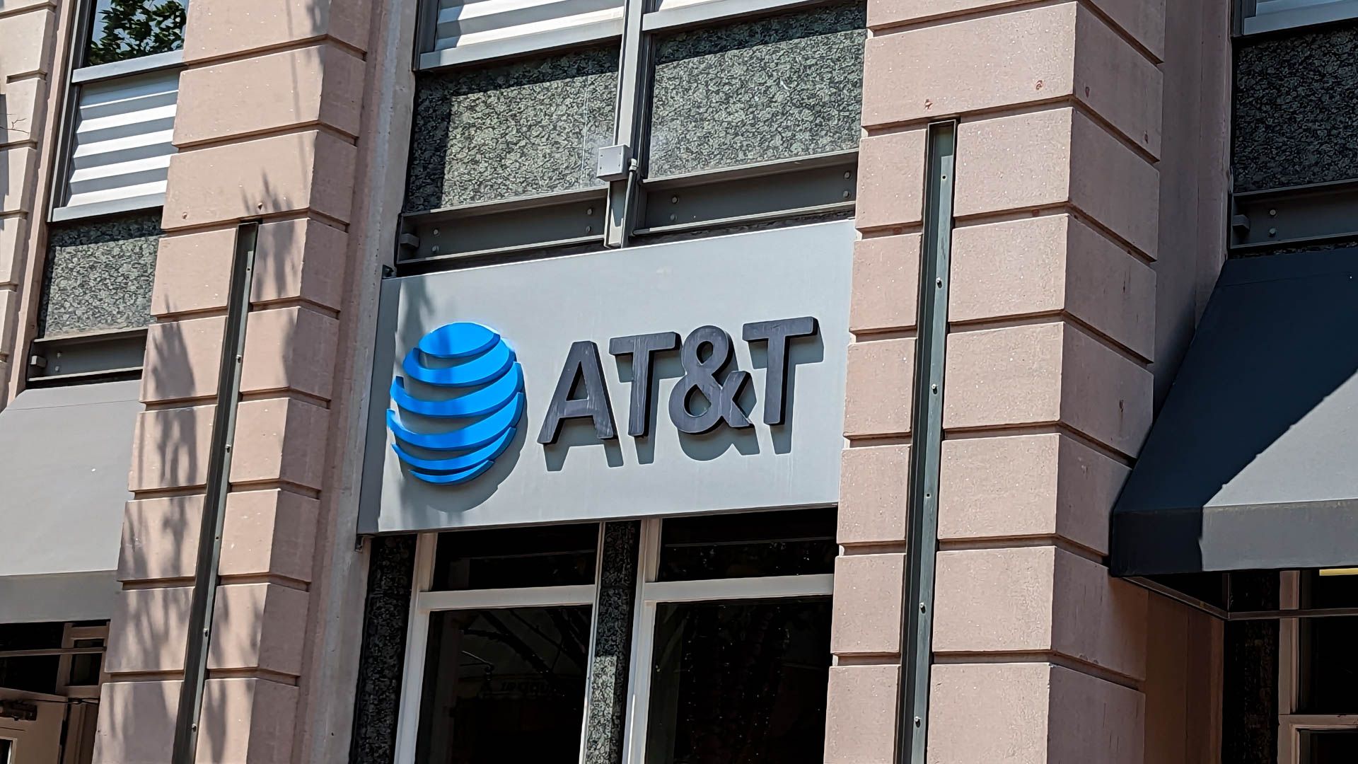 The front of an AT&T store