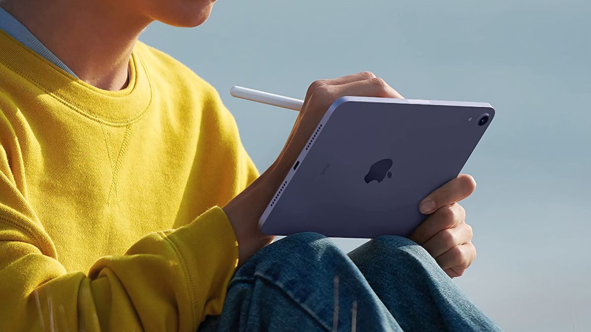 Person using an Apple Pencil with an Apple iPad Mini (6th Generation)