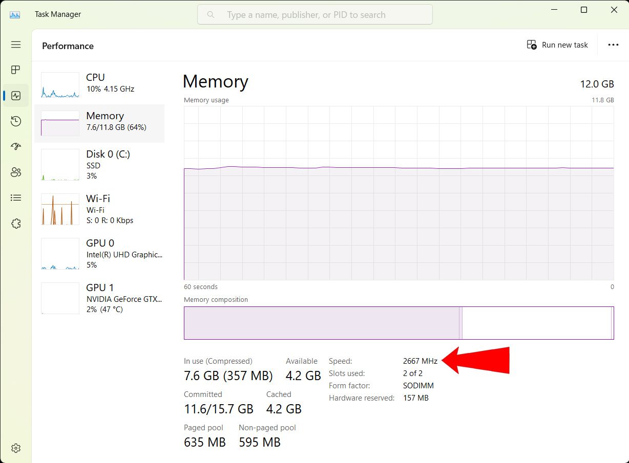 A red arrow pointing to the "Speed" line in the Task Manager's Memory tab.